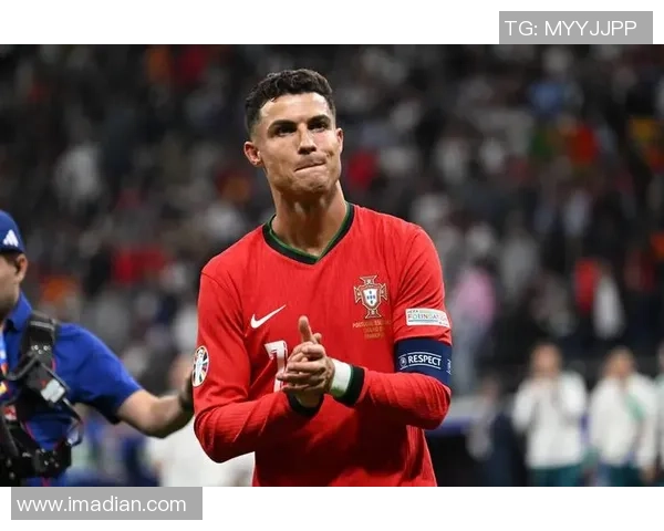 足球历史十大球星排名揭晓 谁才是足坛真正的传奇人物